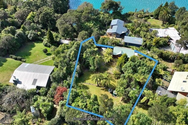 Photo of property in 26 Kamahi Road, Tennyson Inlet, 7195