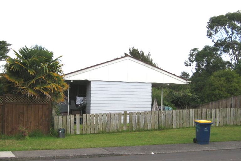 Photo of property in 13 Vallance Place, Massey, Auckland, 0614