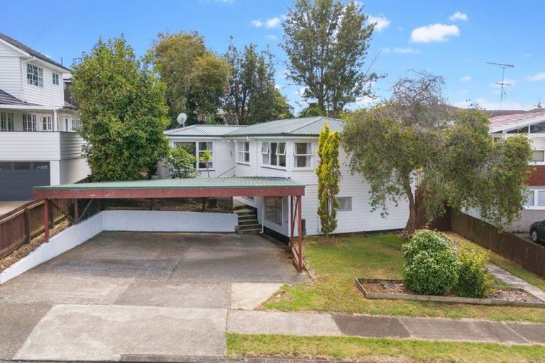 Photo of property in 38 Chatsworth Crescent, Pakuranga Heights, Auckland, 2010
