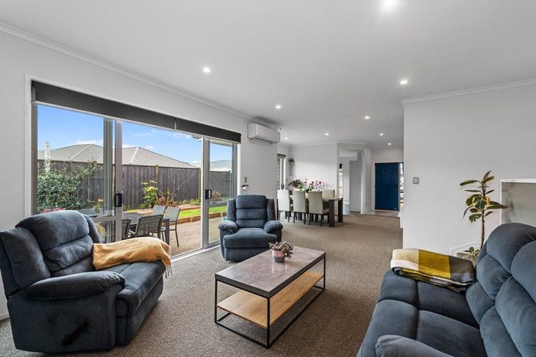 Photo of property in 14 Malbec Place, Huapai, Kumeu, 0810