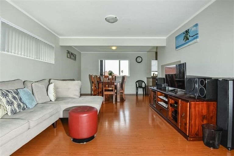 Photo of property in 2/10 Rewa Street, New Lynn, Auckland, 0600