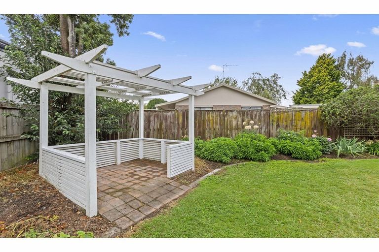 Photo of property in 2 Page Place, Hamilton East, Hamilton, 3216