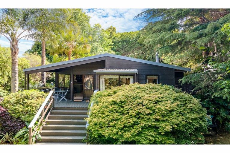 Photo of property in 6 Waipapa Landing Place, Kerikeri, 0230