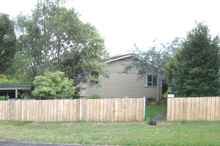 Photo of property in 3 Truscott Place, West Harbour, Auckland, 0618