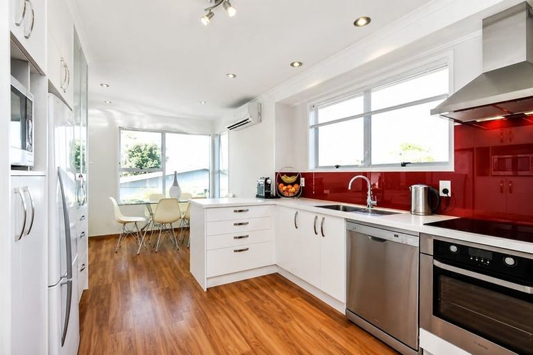 Photo of property in 4 Cushla Place, Massey, Auckland, 0614