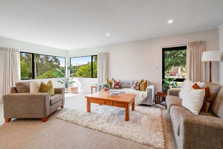 Photo of property in 9 Thornbill Rise, Unsworth Heights, Auckland, 0632