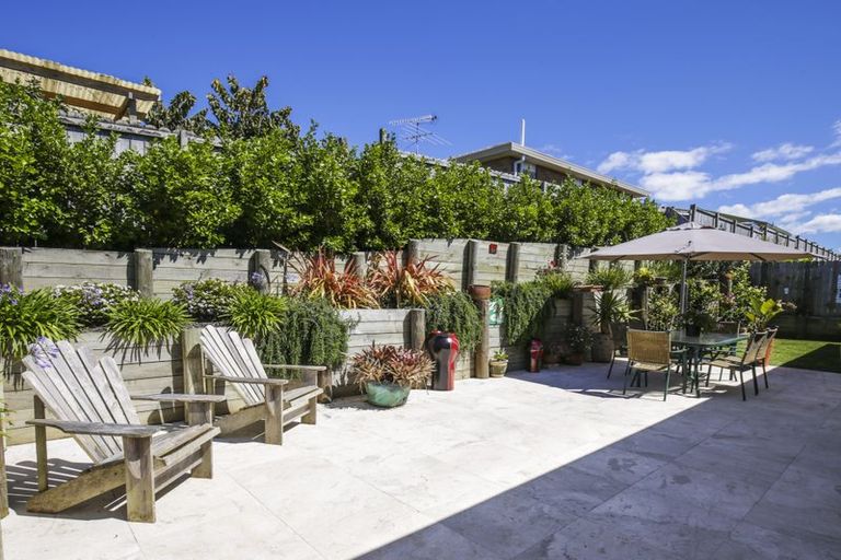 Photo of property in 14 Midhurst Avenue, Henderson, Auckland, 0612