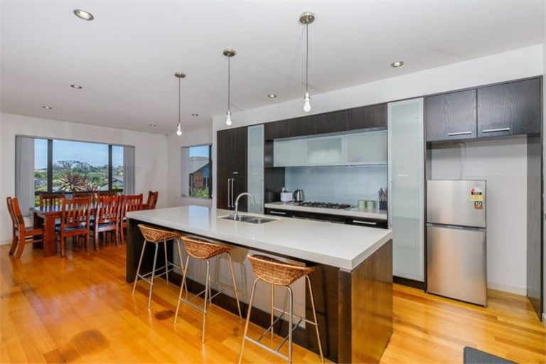 Photo of property in 31 Cricklade Terrace, Windsor Park, Auckland, 0632