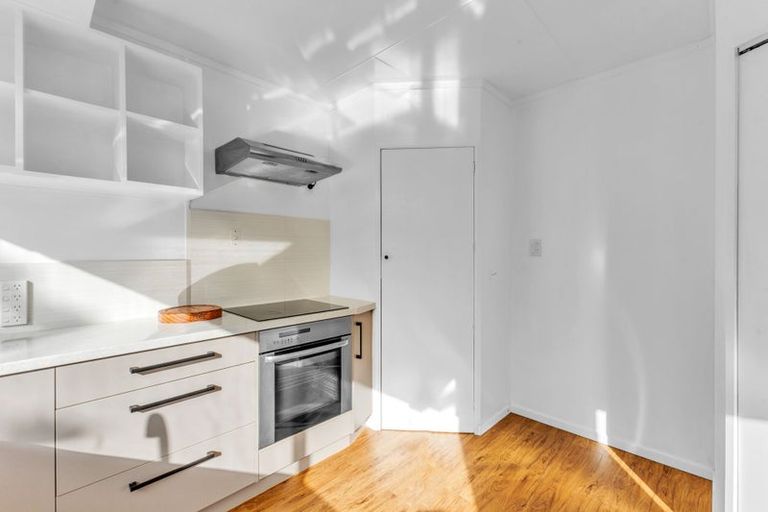 Photo of property in 50 Seaview Road, Marfell, New Plymouth, 4310