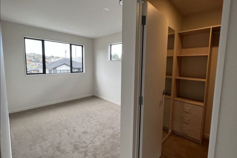 Photo of property in 11 Carberry Lane, Pinehill, Auckland, 0632