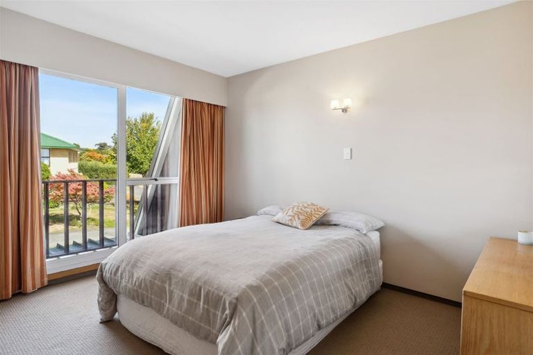 Photo of property in 10 Stormont Place, Avonhead, Christchurch, 8042