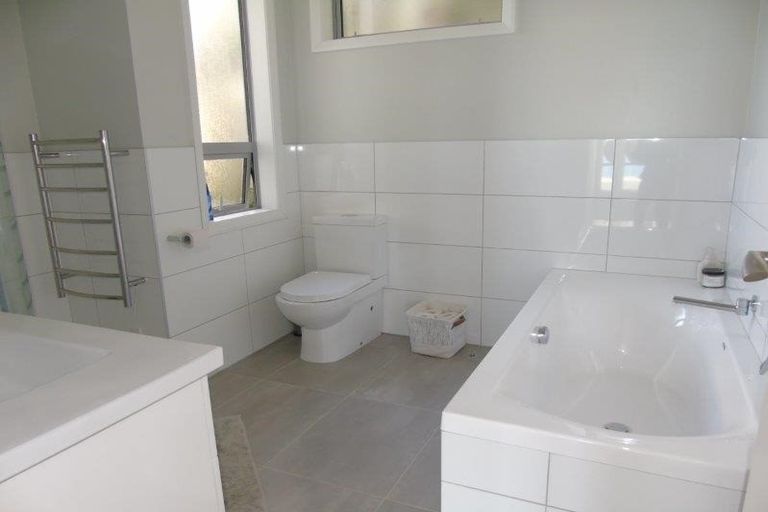 Photo of property in 118a Nicholson Road, Khandallah, Wellington, 6035