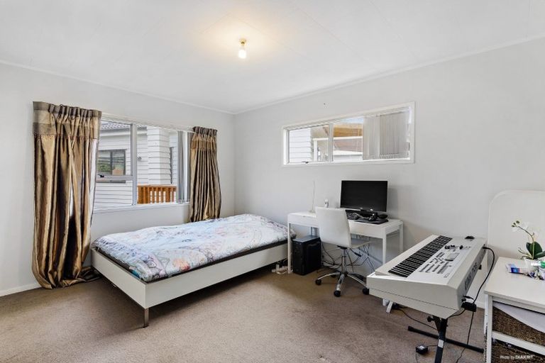 Photo of property in 7 Truscott Place, West Harbour, Auckland, 0618