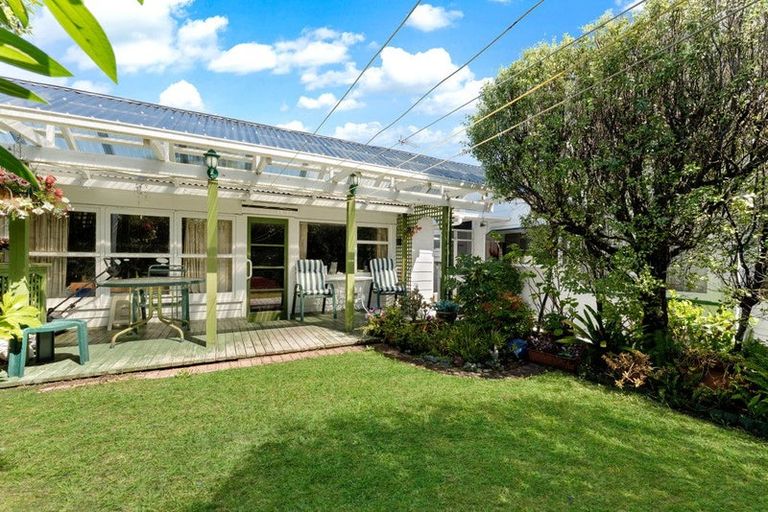 Photo of property in 43 Neal Avenue, Glenfield, Auckland, 0629