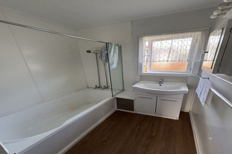 Photo of property in 39 Fairdene Avenue, Henderson, Auckland, 0610