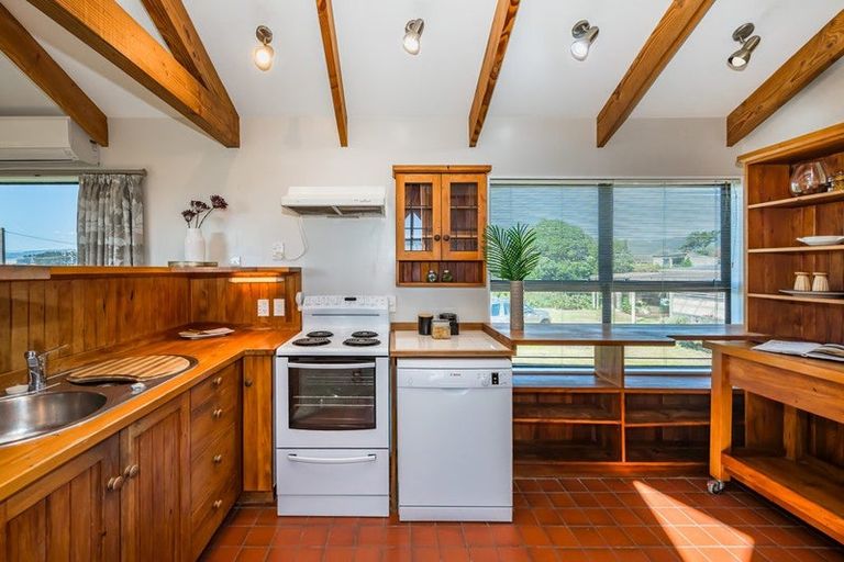 Photo of property in 343 Te Horo Beach Road, Te Horo Beach, Otaki, 5581