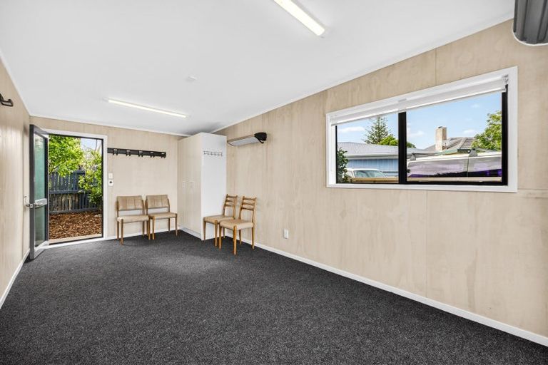 Photo of property in 32b Kiwi Esplanade, Mangere Bridge, Auckland, 2022