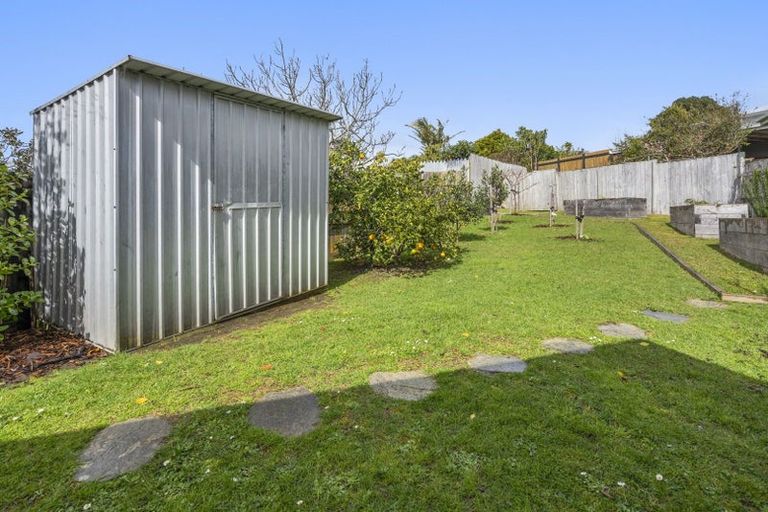 Photo of property in 4a Barron Drive, Green Bay, Auckland, 0604