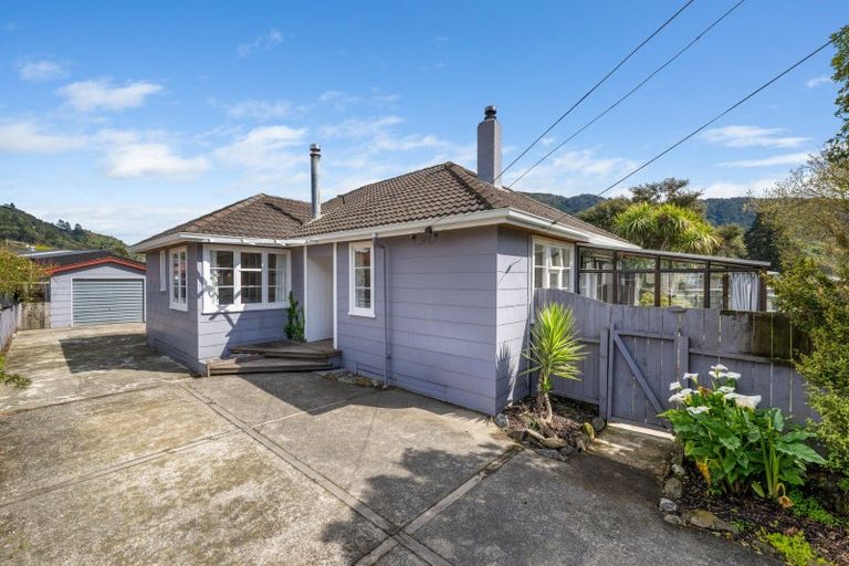 Photo of property in 27 Oxford Street, Picton, 7220
