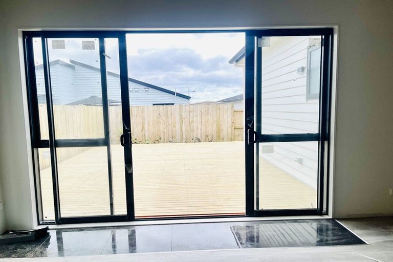 Photo of property in 17 Cronshaw Road, Karaka, Papakura, 2113