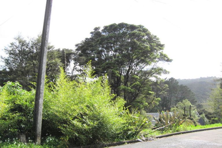 Photo of property in 10 Staley Road, Parau, Auckland, 0604