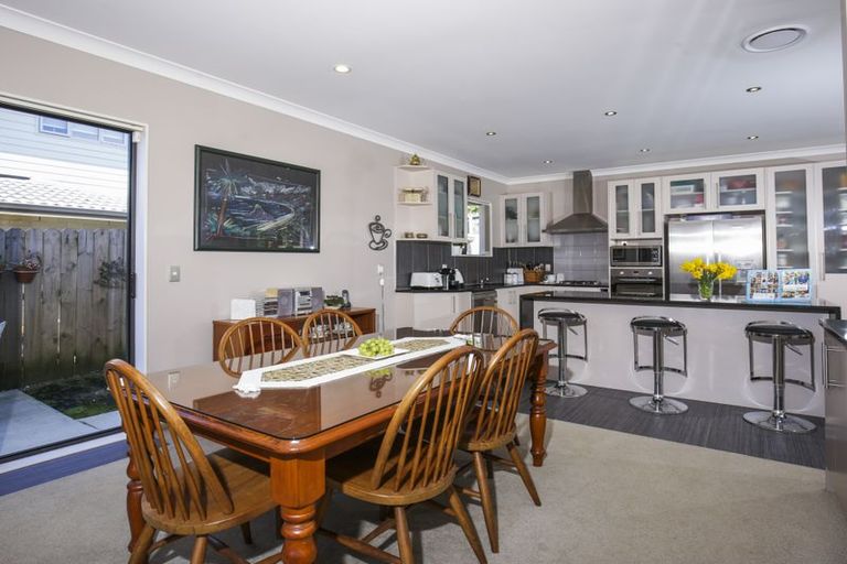 Photo of property in 14 Midhurst Avenue, Henderson, Auckland, 0612