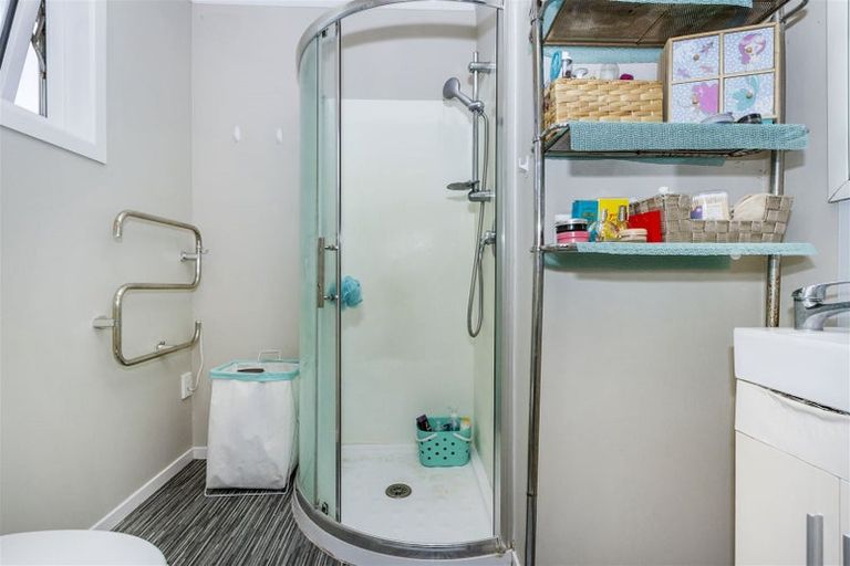 Photo of property in 12 Cypress Place, Sunnynook, Auckland, 0620