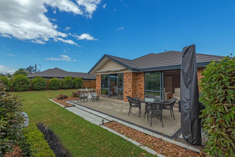 Photo of property in 20 Chestnut Close, Kelvin Grove, Palmerston North, 4414
