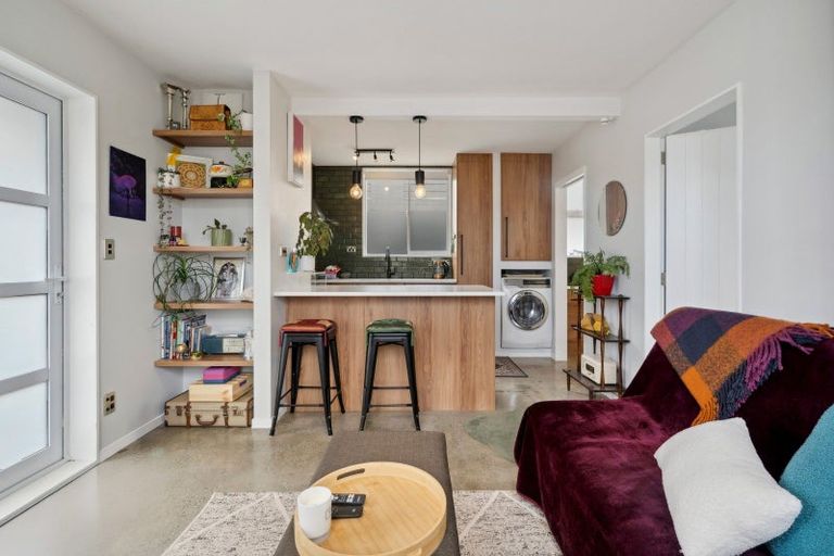 Photo of property in 11/76 Freyberg Street, Lyall Bay, Wellington, 6022