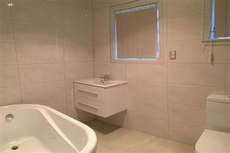 Photo of property in 139 Henderson Valley Road, Henderson, Auckland, 0612