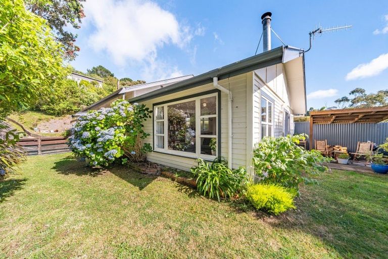 Photo of property in 120 Miromiro Road, Normandale, Lower Hutt, 5010