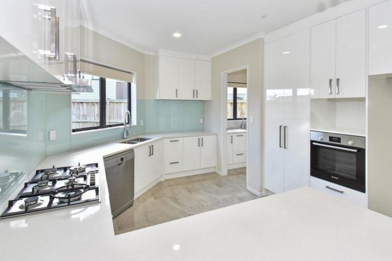 Photo of property in 25 Drumbuoy Drive, Flat Bush, Auckland, 2019