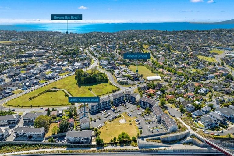 Photo of property in 10a/71 Spencer Road, Oteha, Auckland, 0632