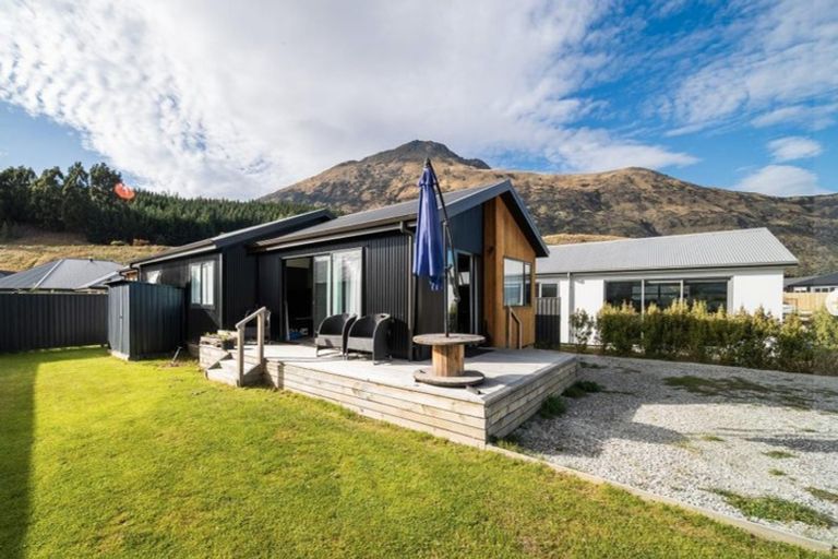 Photo of property in 32 Silver Street, Lower Shotover, Queenstown, 9304