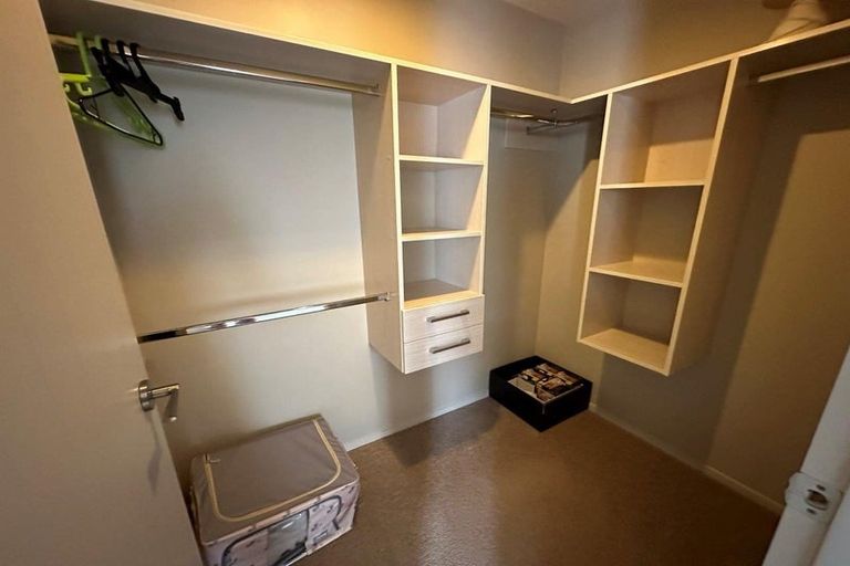 Photo of property in 15 Bintulu Place, Fairview Heights, Auckland, 0632