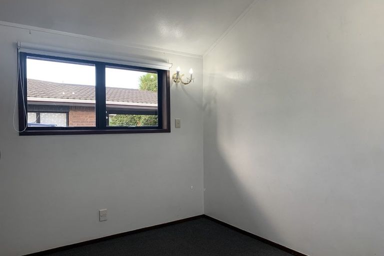 Photo of property in 1/16 Frank Evans Place, Henderson, Auckland, 0610