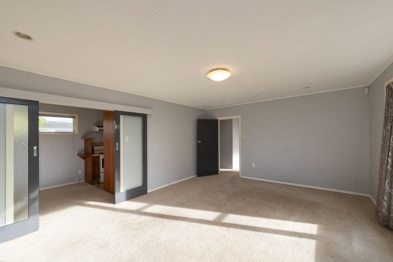 Photo of property in 88 Wikiriwhi Crescent, Awapuni, Palmerston North, 4412