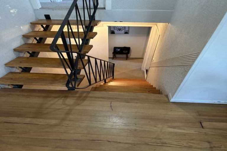 Photo of property in 6 Minton Place, Manurewa, Auckland, 2102