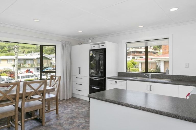 Photo of property in 35 Elwyn Crescent, Green Island, Dunedin, 9018