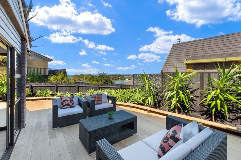 Photo of property in 1/149 West Harbour Drive, West Harbour, Auckland, 0618