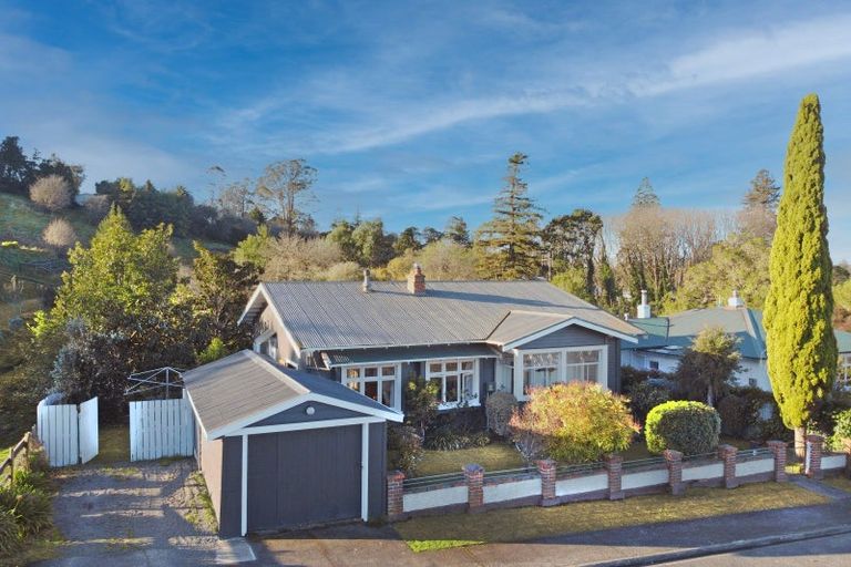 Photo of property in 3 Matthew Street, Waipawa, 4210