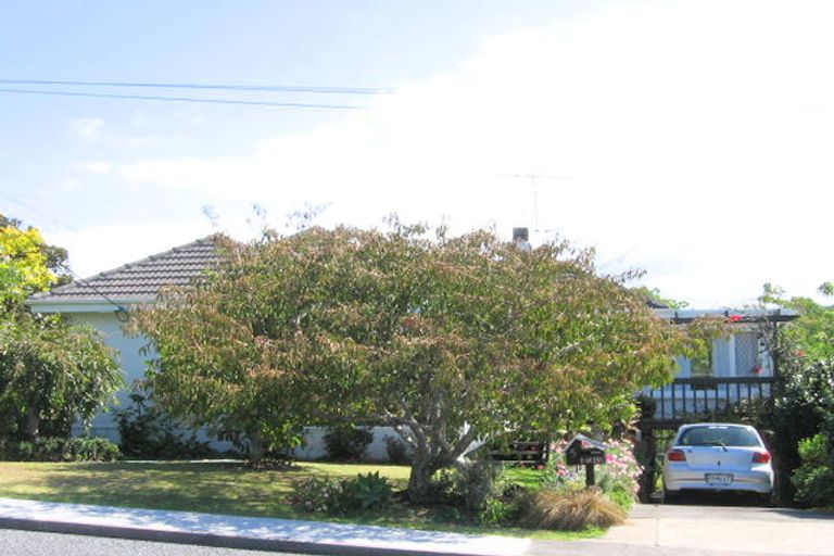 Photo of property in 5 Matipo Road, Mairangi Bay, Auckland, 0630