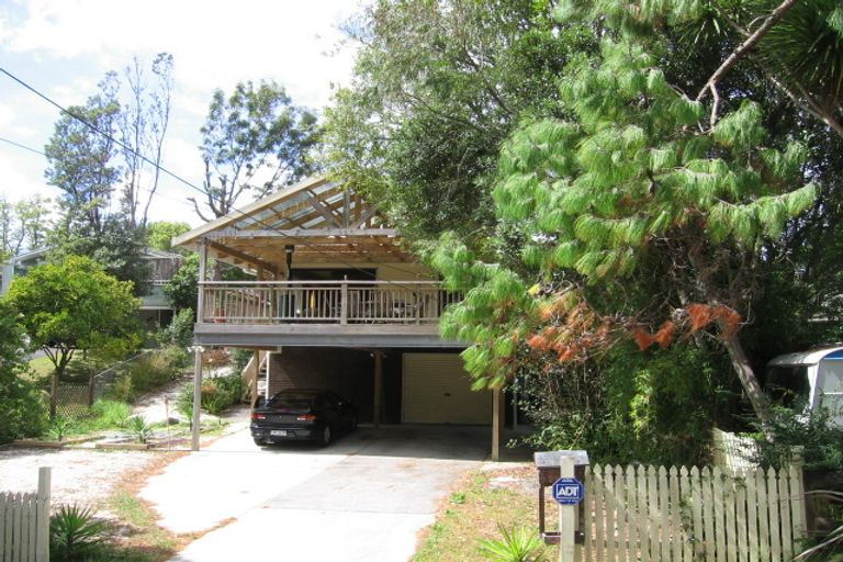 Photo of property in 11 John Bracken Way, Beach Haven, Auckland, 0626