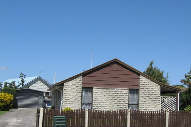 Photo of property in 10 Mchaffies Place, Wainoni, Christchurch, 8061