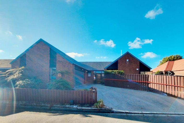 Photo of property in 2/8 Cricklewood Place, Avonhead, Christchurch, 8042