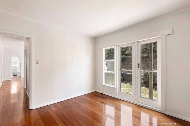 Photo of property in 23 Melrose Road, Island Bay, Wellington, 6023