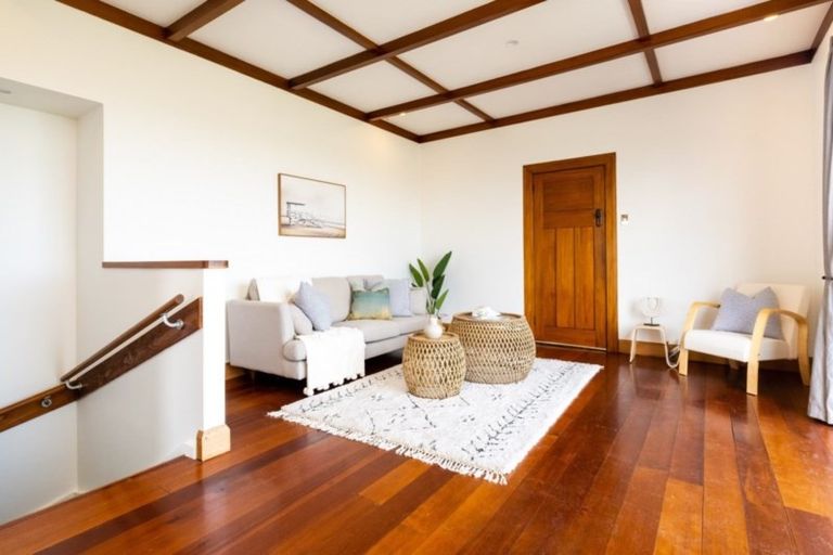 Photo of property in 8 Harvey Road, Bluff Hill, Napier, 4110