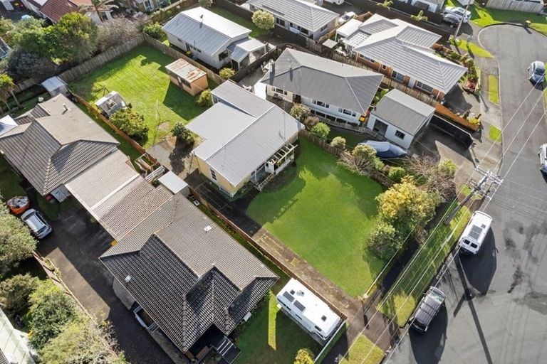 Photo of property in 17 Pine Road, Orewa, 0931