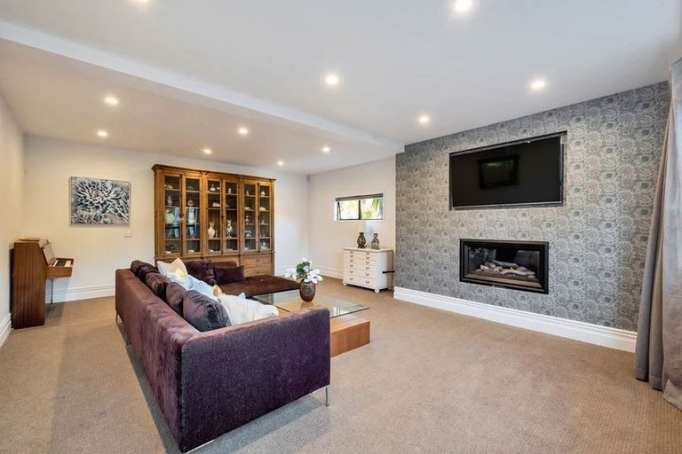 Photo of property in 23 Waipuia Place, Greenhithe, Auckland, 0632