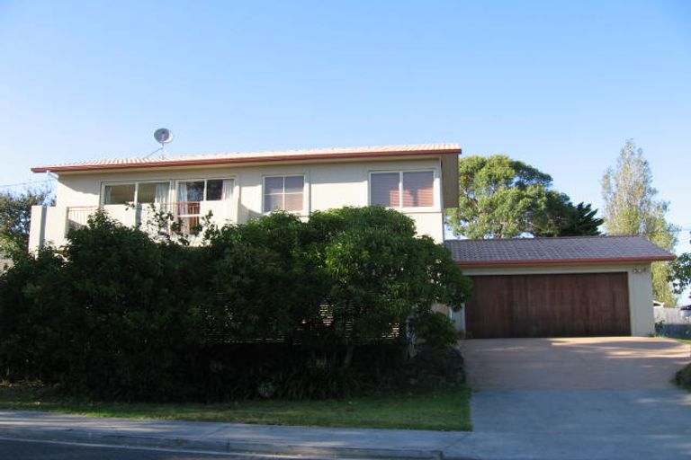 Photo of property in 1/1 Saint Clair Place, Browns Bay, Auckland, 0630
